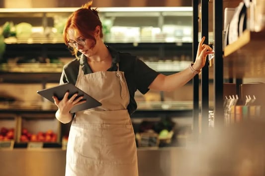 How an embedded retail planning team and AI decisioning platform work together inline 1