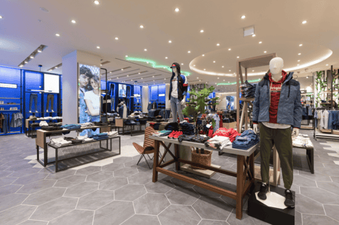 Boyner’s menswear display showcasing inventory planning aimed at increasing apparel sales.