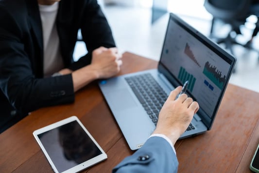 competitive-pricing-dashboard-on-smart-device