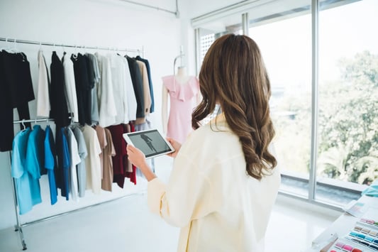 Store-level quality check highlighting workforce alignment in modern retail assortment management.