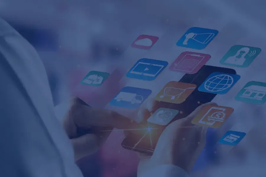 person scrolling online as part of omnichannel shopping and impact on allocation and replenishment