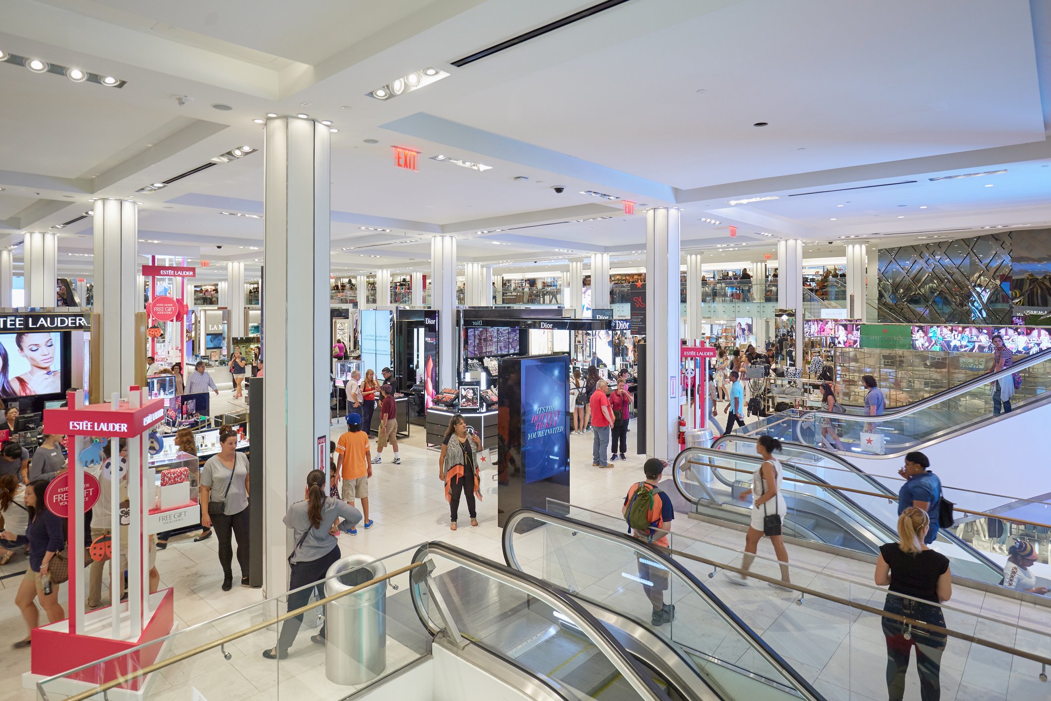 Shoppers navigate a busy retail store, reflecting the scale and complexity driving today’s AI transformation in retail