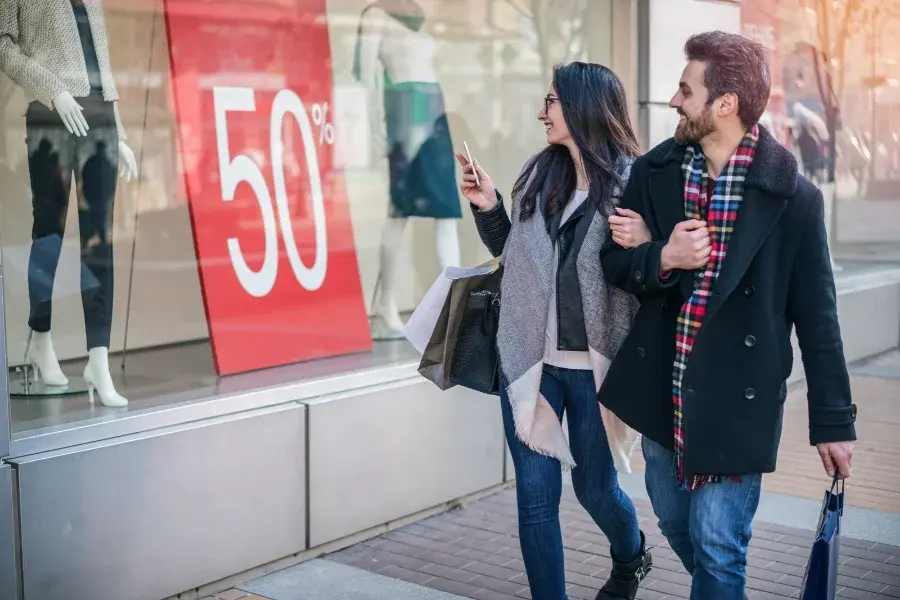 markdown pricing strategy seasonal markdown planning sell-through rate markdown depth tiered markdown approach clearance pricing product lifecycle pricing gross margin protection SKU-level markdown dynamic pricing