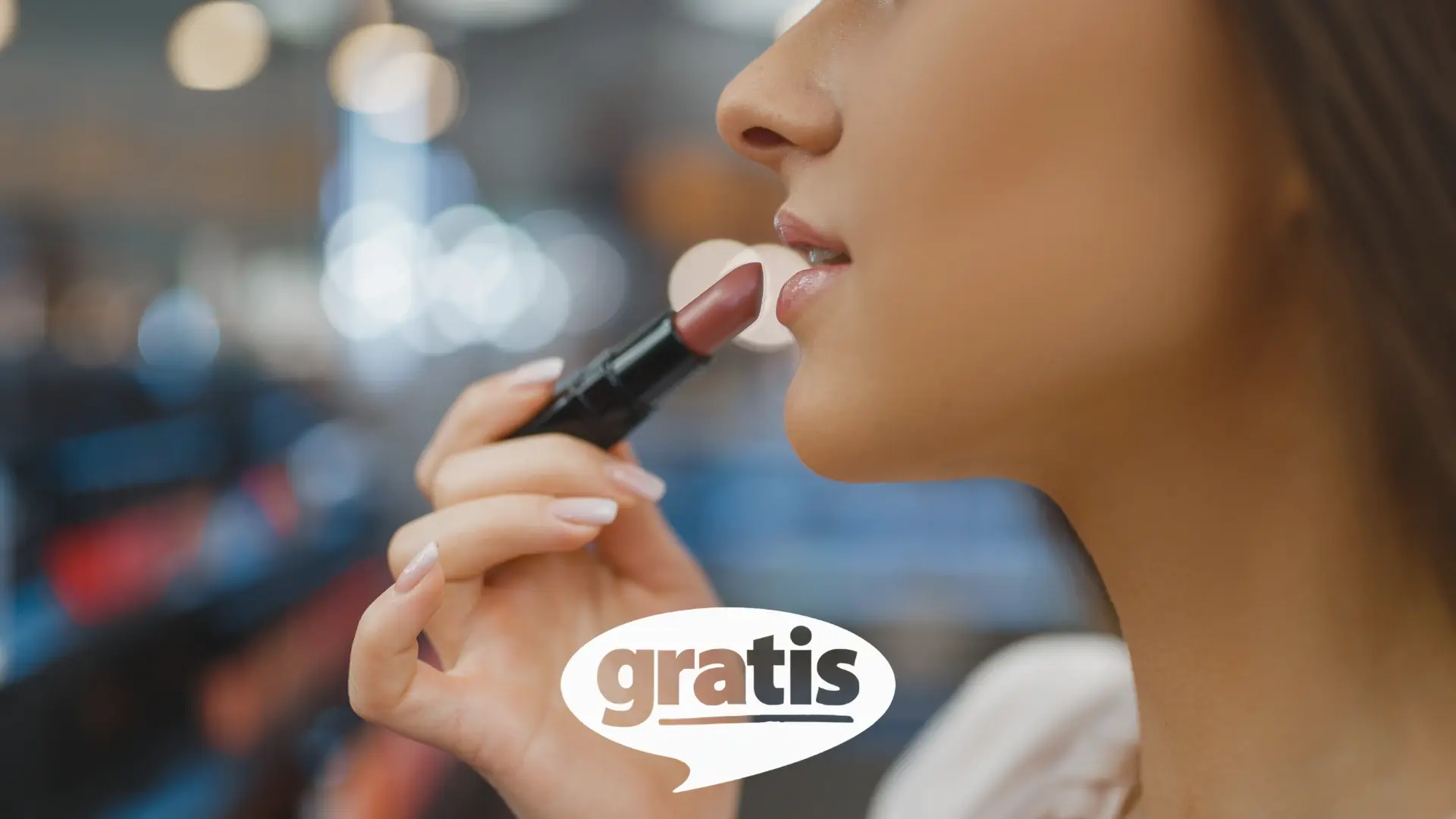 Female shopper applying lipstick in Gratis store that is optimized using inventory optimization software for efficient product availability